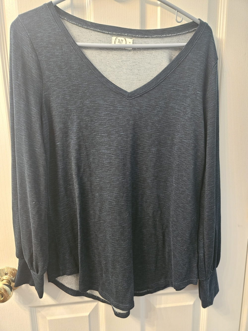 🎉 4 Items/$15 🎉 Maurices Dark Heather Blue V-Neck Long Sleeve Top